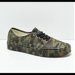 Vans Authentic in Mono Camo